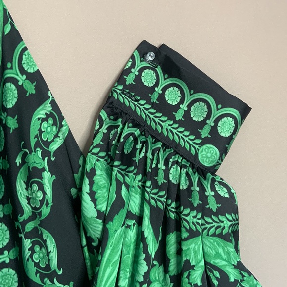 ELEGANT GREEN & BLACK FORMAL DRESS!! - Picture 6 of 9